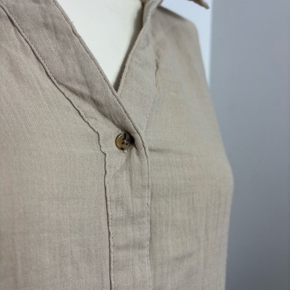 Old navy Women's Beige Button-Up Top - Picture 4 of 5